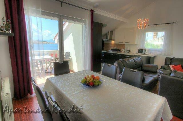 Apartman Kondic Omisalj Exterior photo