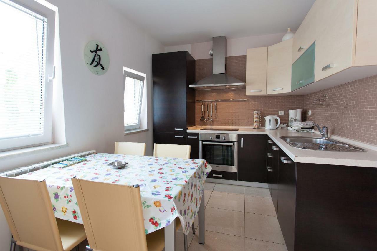 Apartman Kondic Omisalj Exterior photo