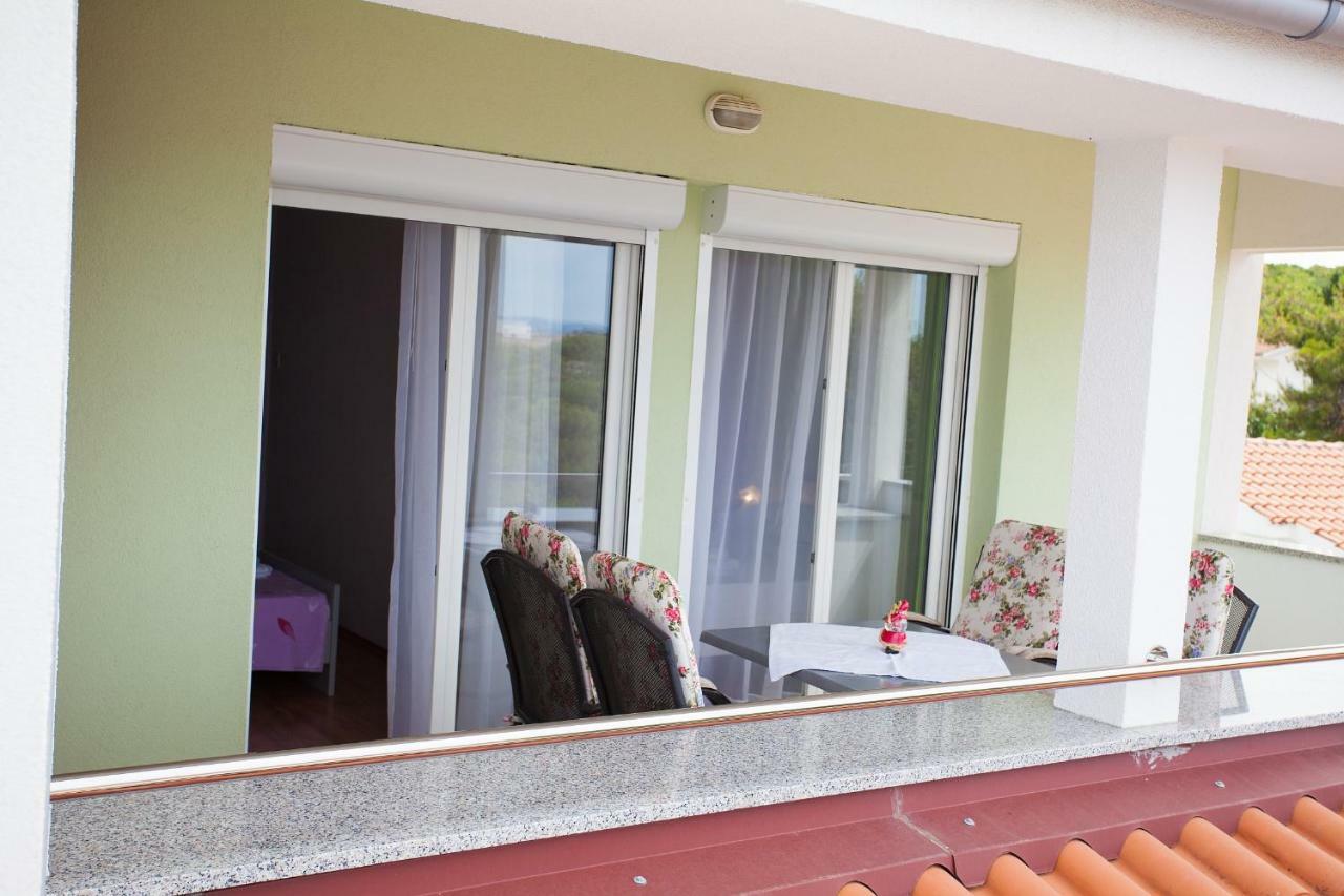 Apartman Kondic Omisalj Exterior photo